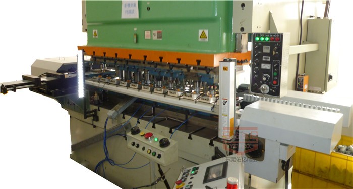 冲床二次元机械手在冲压生产中的效率提升研究