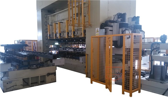 三次元机械手需要配套哪些设备使用实现多工序冲压生产?