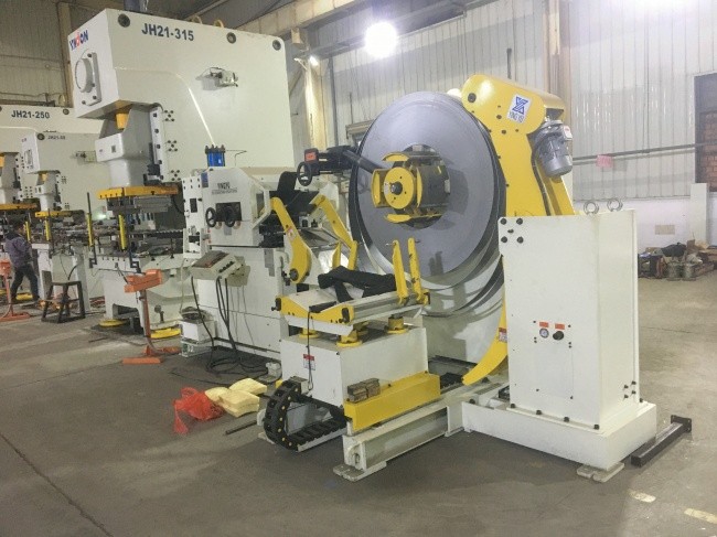 冲床机械手+三合一送料机自动冲压生产线解决方案解析